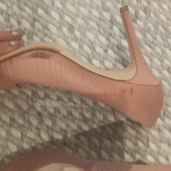 Charles and kieth heels dusty pink metalic shift - Picture 3 of 5